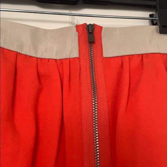 Red pleated skirt - Picture 3 of 3